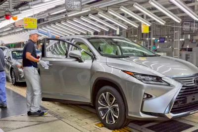 Toyota tạm dừng sản xuất xe Lexus và Land Cruiser