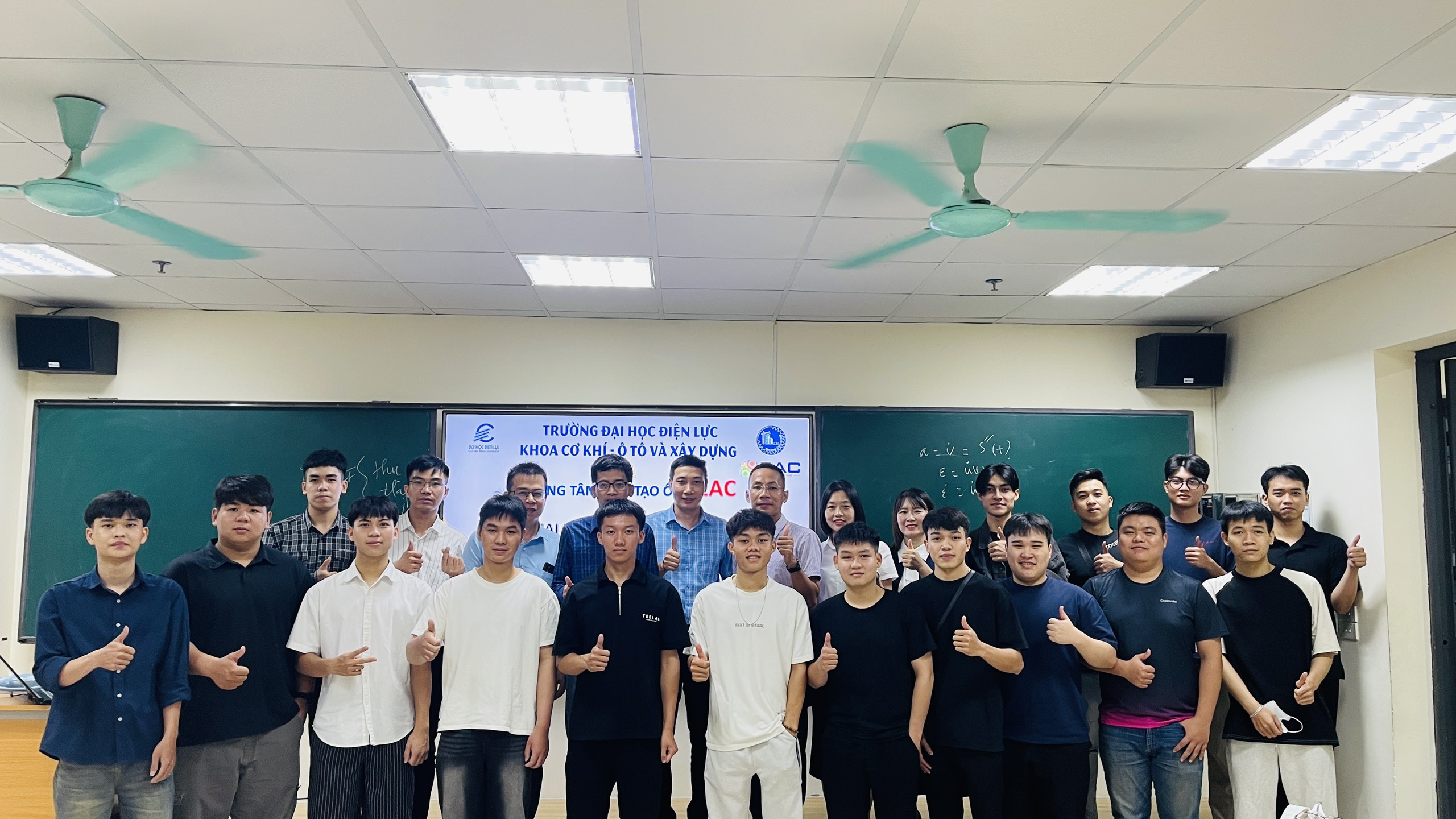 Lễ Ra Quân Thực Tập Tốt Nghiệp Sinh Viên D16 Ngành Ô Tô Trường Đại Học Điện Lực